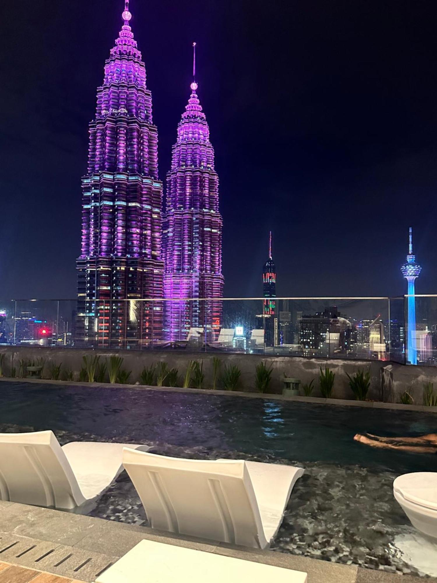 Appartamento Star At Klcc By Eae Kuala Lumpur Esterno foto