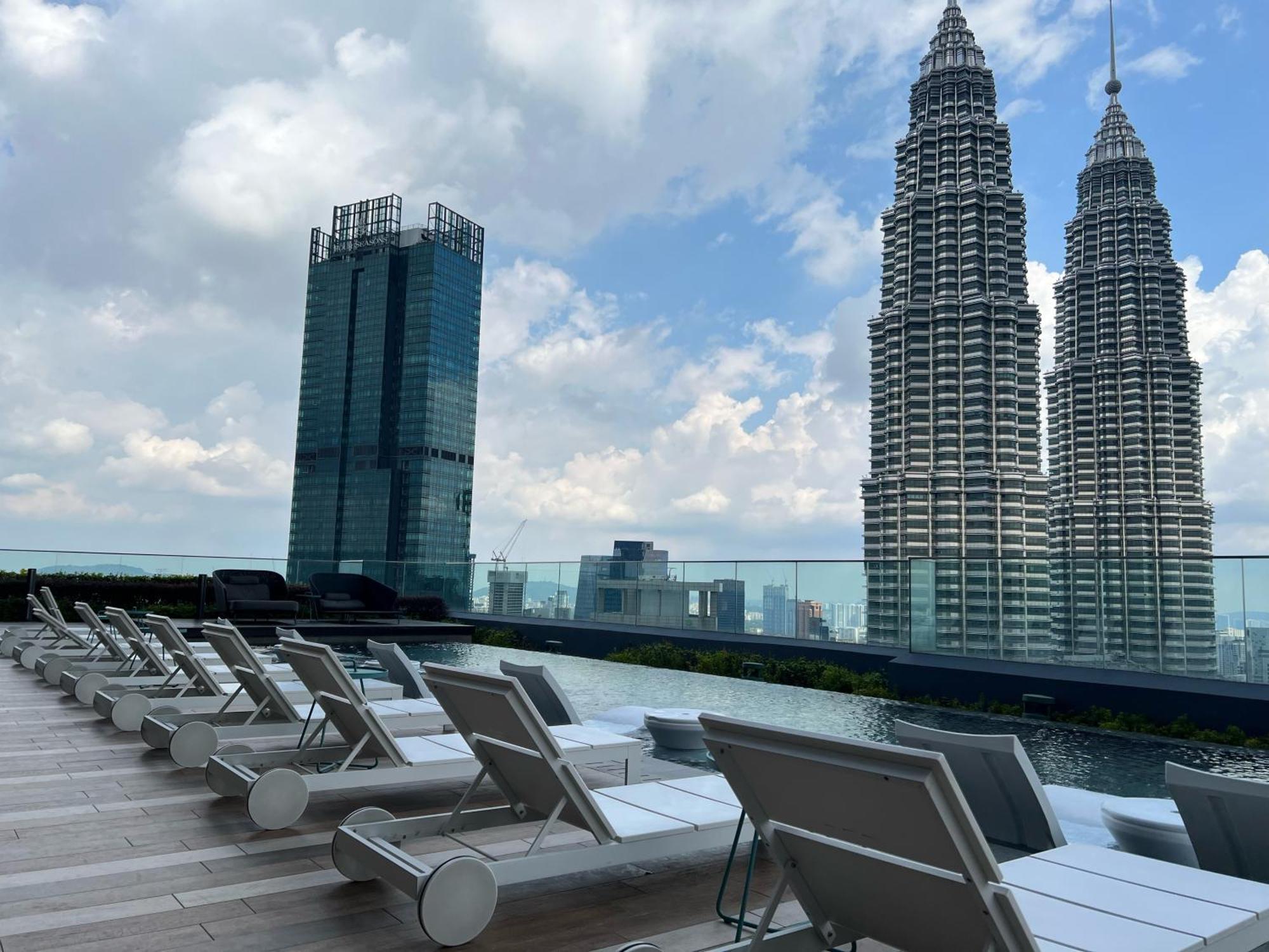 Appartamento Star At Klcc By Eae Kuala Lumpur Esterno foto